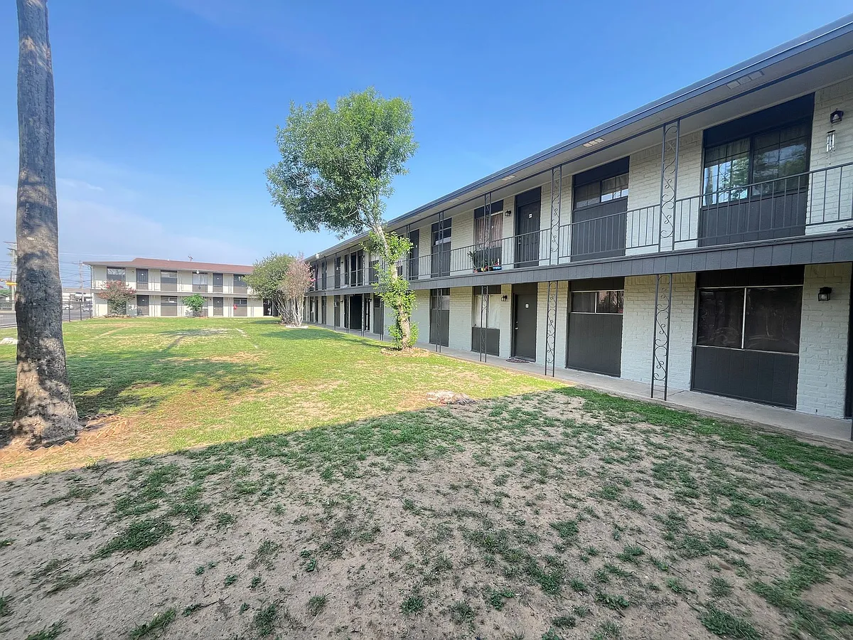 Building Photo - Retama Apartments