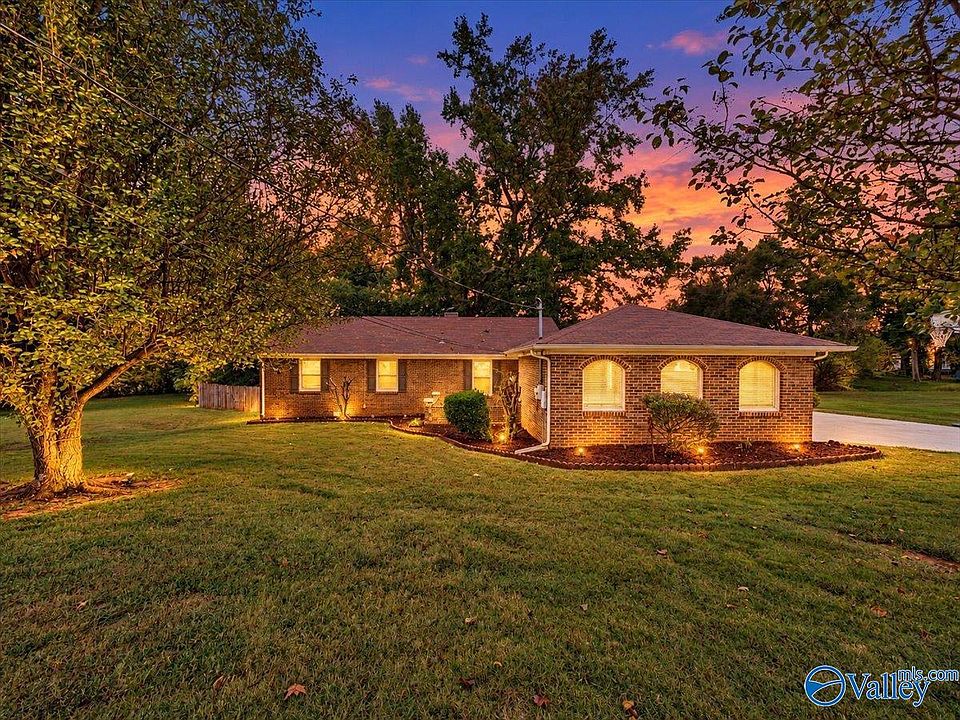 1st image of 307 Big Oak Ln