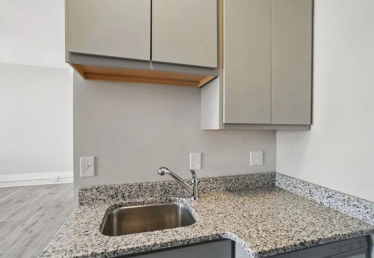 107 W Elder St #B — Photo 12