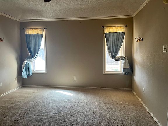 3rd image of 5527 94th St