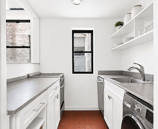 2nd image of 155 W 80th St APT 3B