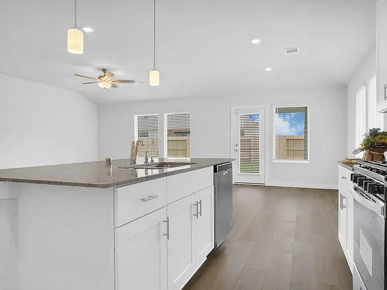 2634 Chivalry Ln — Photo 16