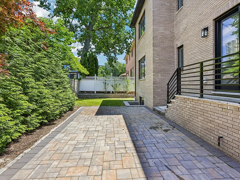 211 Warwick Ave #1 — Photo 26