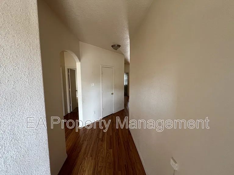 2605 Sarita Ave NW — Photo 2