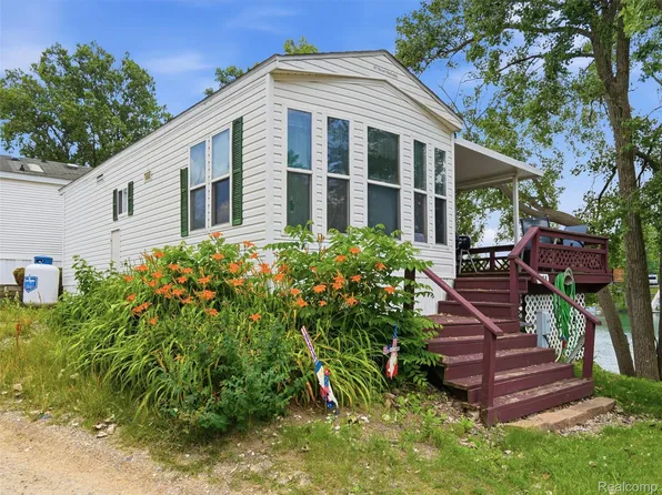 10001 E Goodall Rd #328, Durand, MI 48429