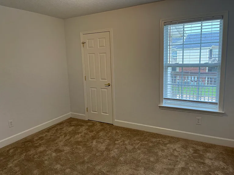 208 Red Bud Ct — Photo 19