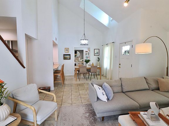 3rd image of 115 Sonoma Cir
