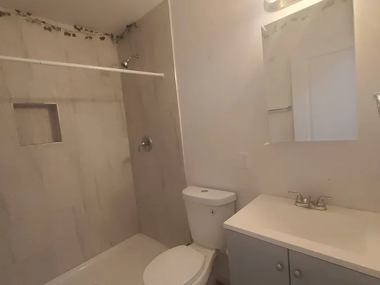 2707 E Moreland St — Photo 9