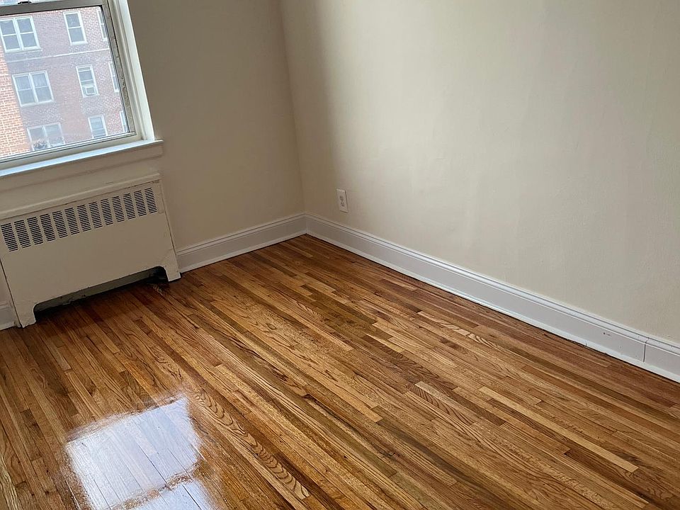 1st image of 14309 Barclay Ave APT 6C
