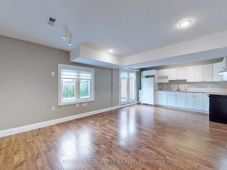 17 Porritt St #LOWER — Photo 4