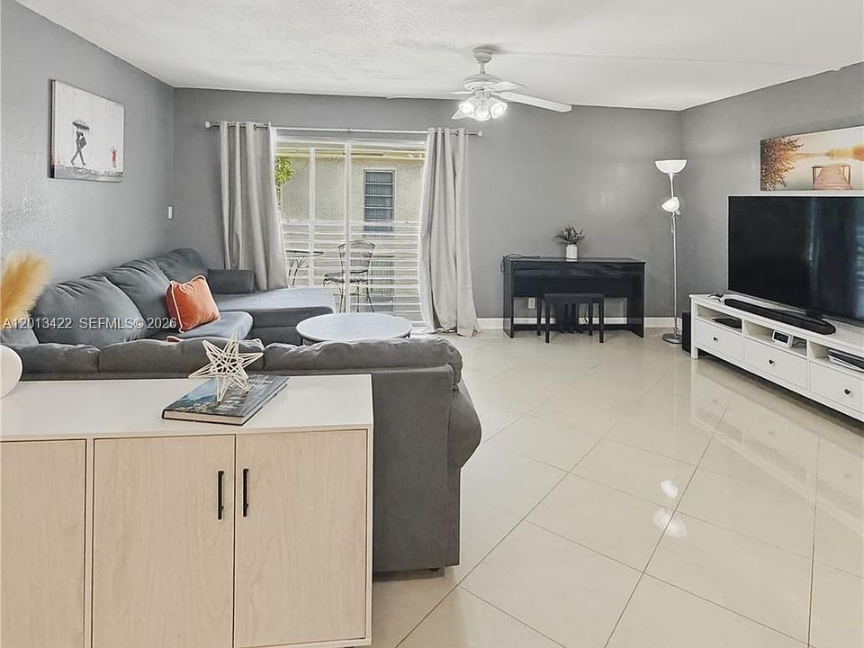 1st image of 406 N Laurel Dr #207