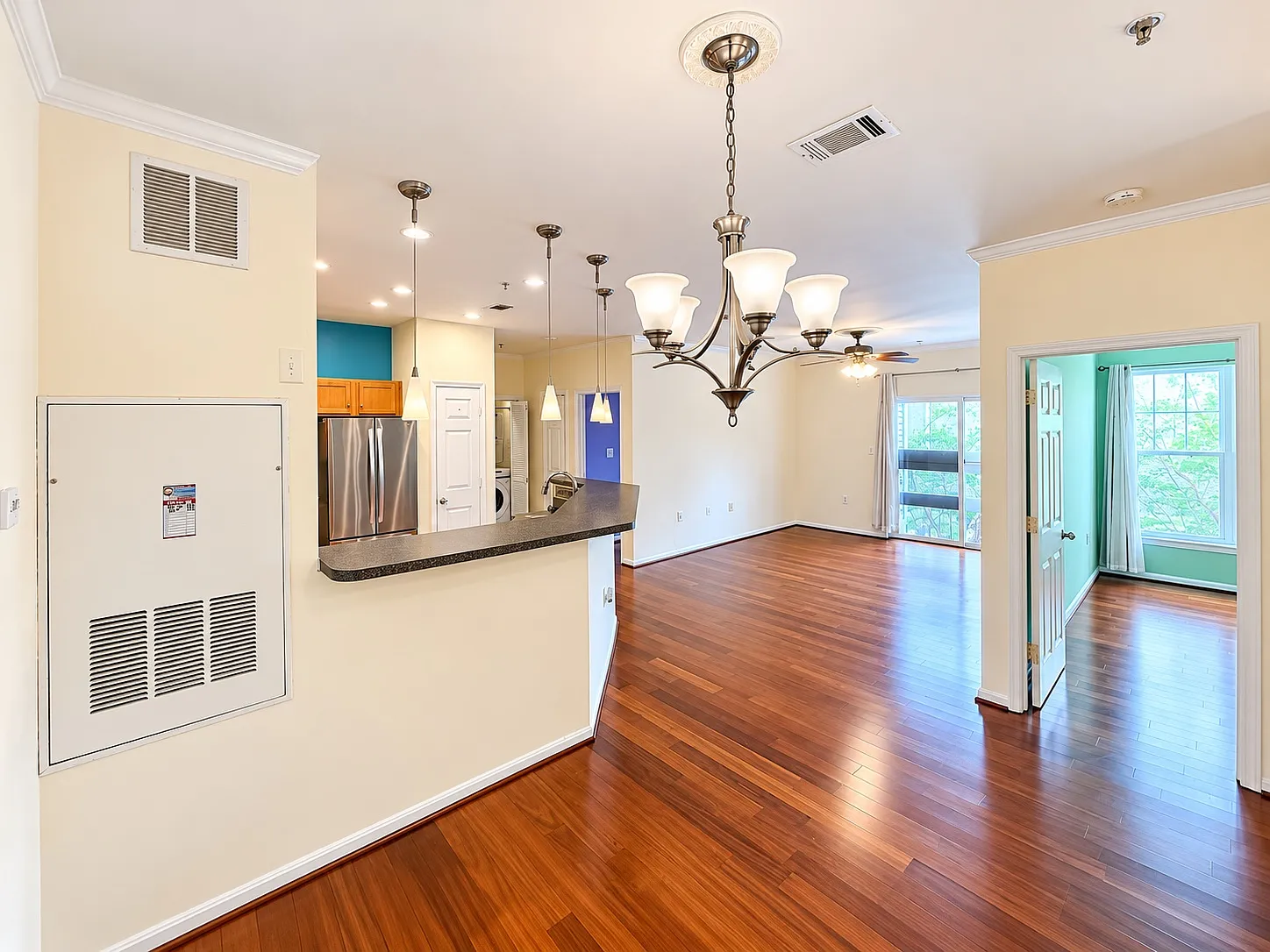 2 bed, 1102 sqft, $2,400 — Photo 4