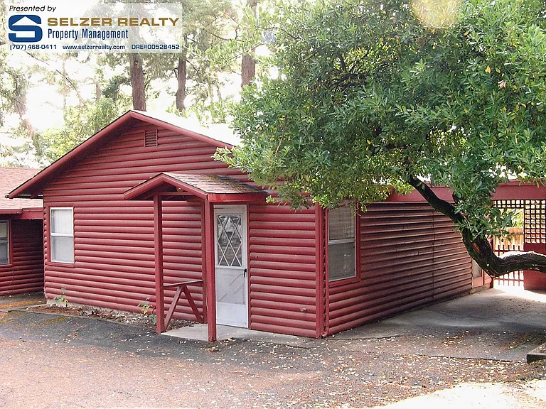 1420 Knob Hill Rd — Photo 2