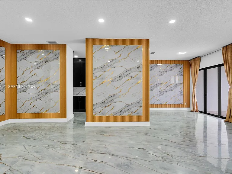 758 Lake Wellington Dr — Photo 8