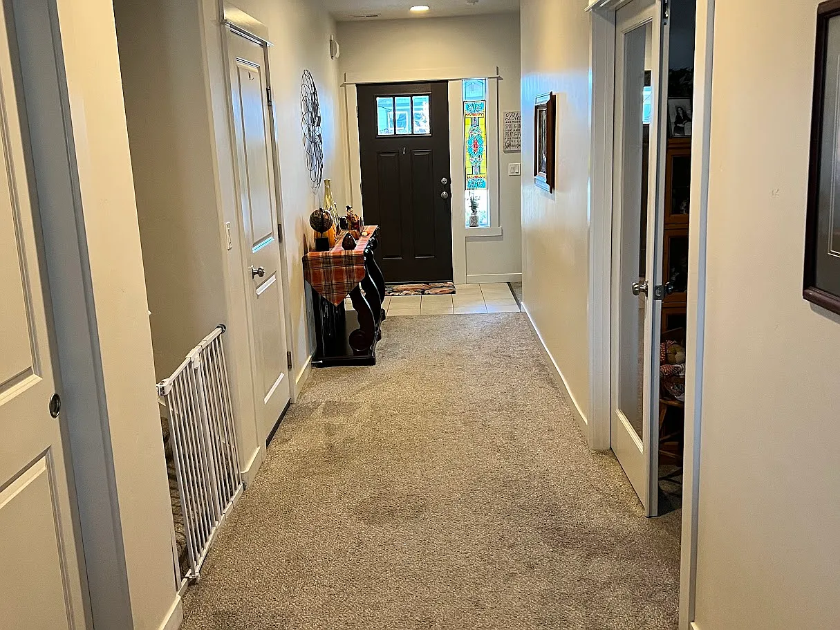 4 bed, 2369 sqft, $2,600 — Photo 2