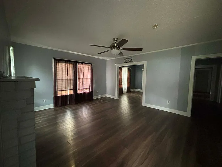 209 E Parker St — Photo 8