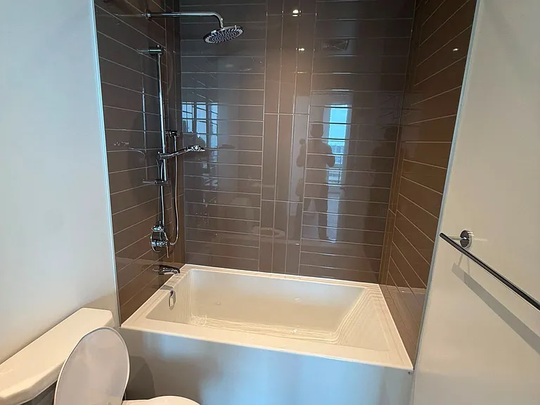 448 Burnhamthorpe Rd W #6408 — Photo 10