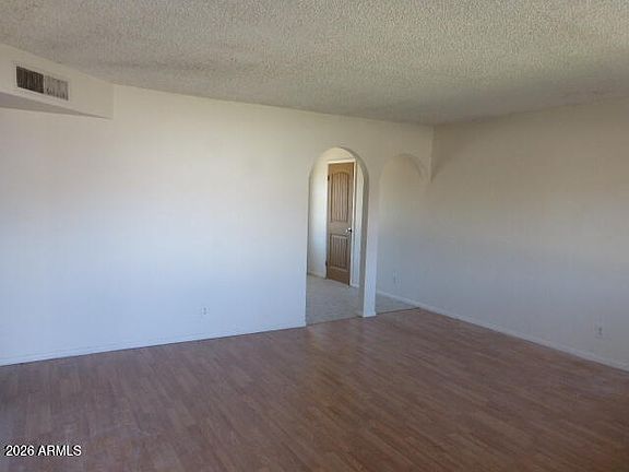 3rd image of 183 W JAMESTOWN Road