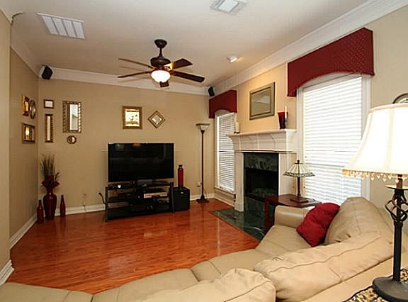 5th image of 4216 Lorimar Dr