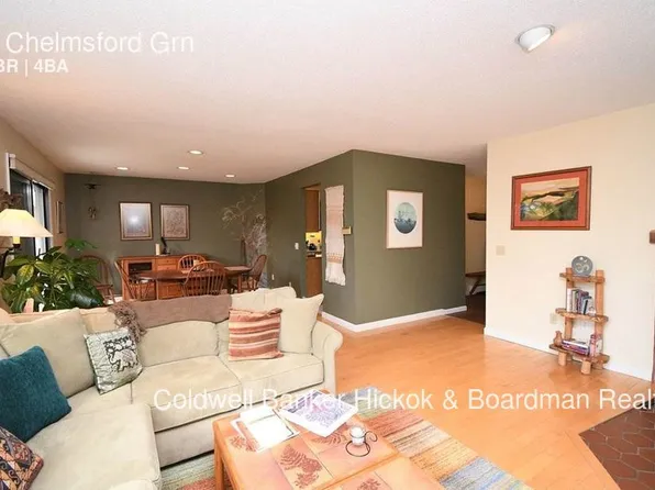 9 Chelmsford Grn, South Burlington, VT 05403