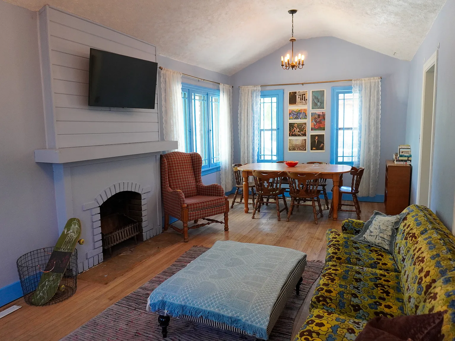 5 bed, 1900 sqft, $2,599 — Photo 2