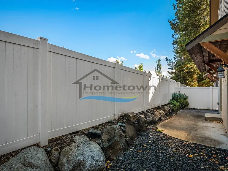 3166 N Honeysuckle Dr — Photo 3
