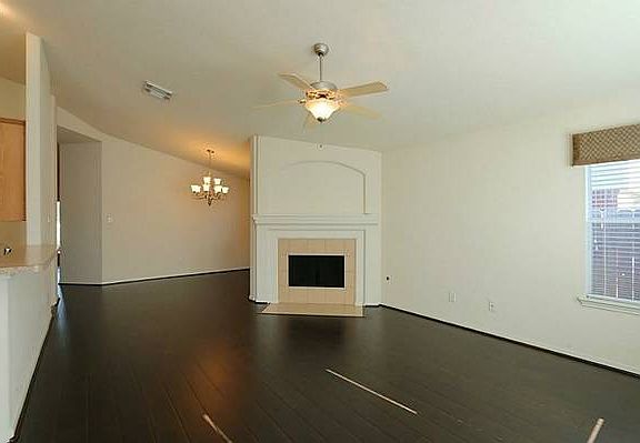 5th image of 932 Plumeria Dr