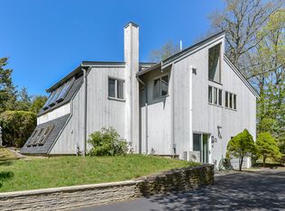 8 Nairn Rd, Pocasset, MA 02559