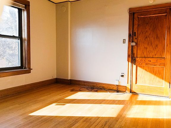 5th image of 2154 W Charleston Ave #2