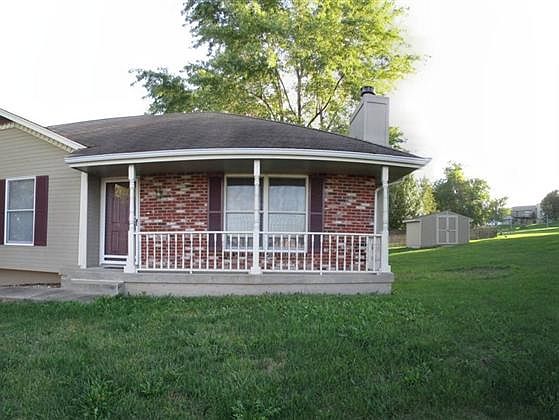 1st image of 812 SW Foxtail Dr