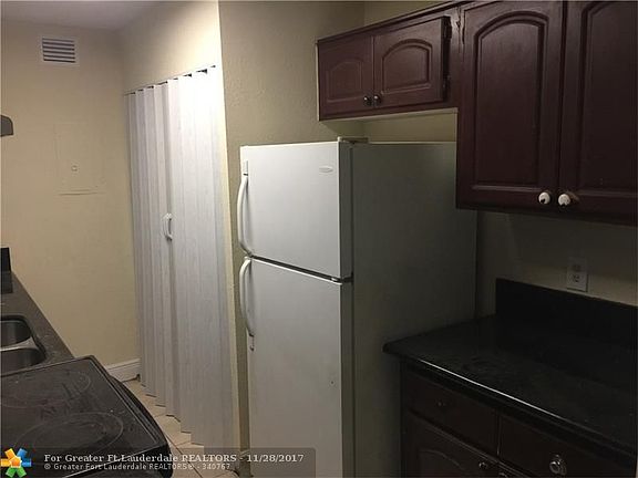 3rd image of 4401 Treehouse Ln #E