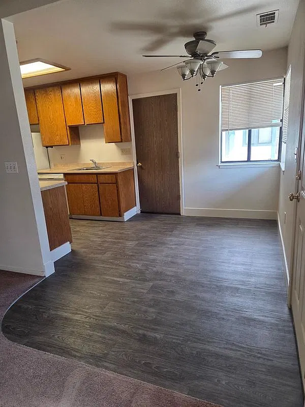 4 bed, 2.0 bath, 850 sqft, $2,200 — Photo 4