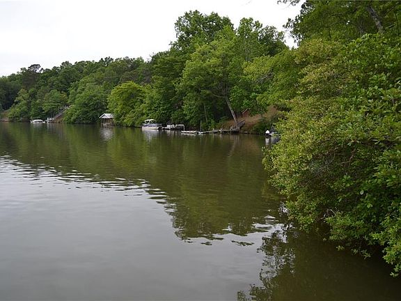 3rd image of 384 Lee Road 385