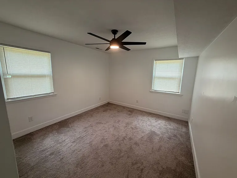 139 N Ingleside Dr — Photo 22