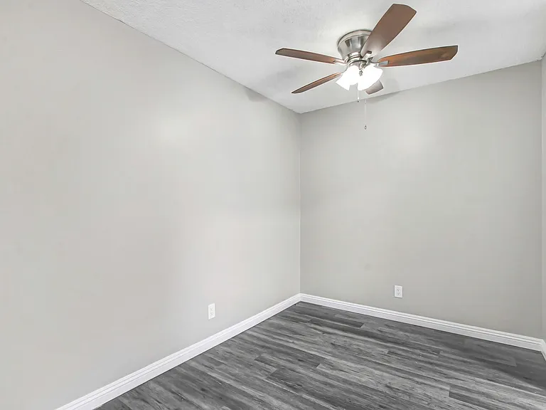 Cazador Court Apartments — Photo 8