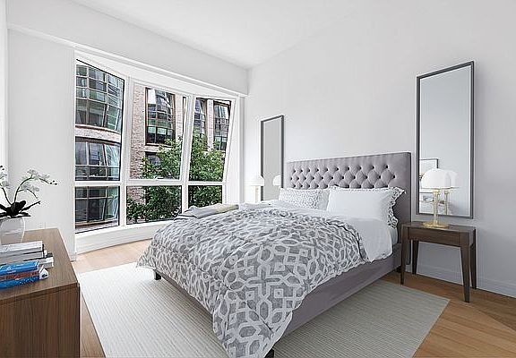 3rd image of 515 W 18th St APT 504