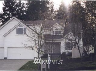 3102 Crystal Ridge Dr, Puyallup, WA 98372