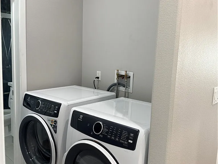 5272 Barcelona Cir — Photo 23
