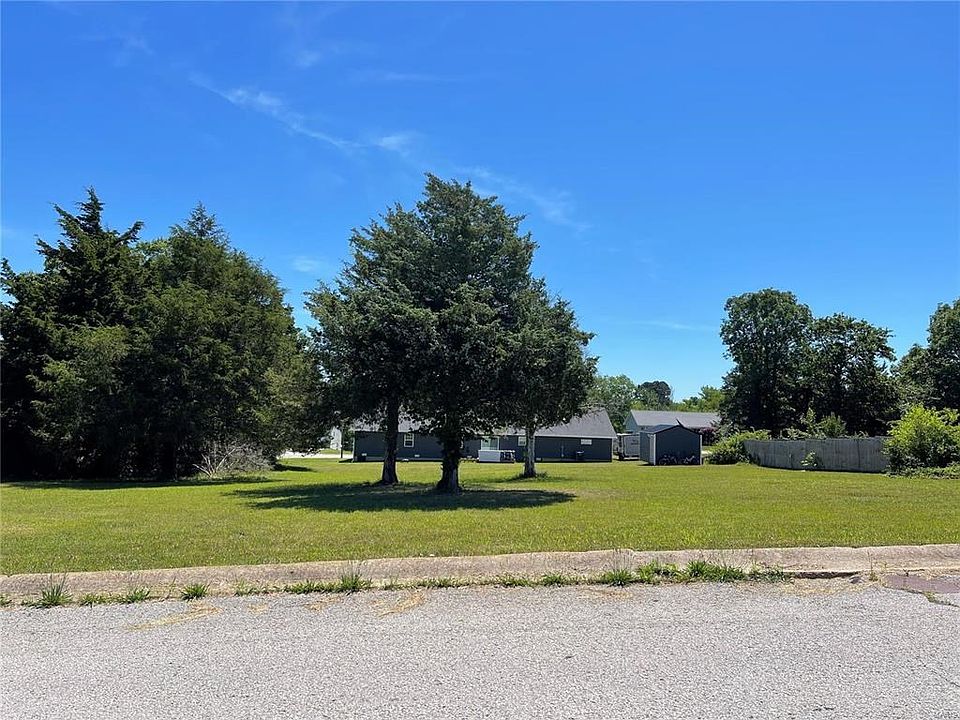 2nd image of 8 Westwood Dr