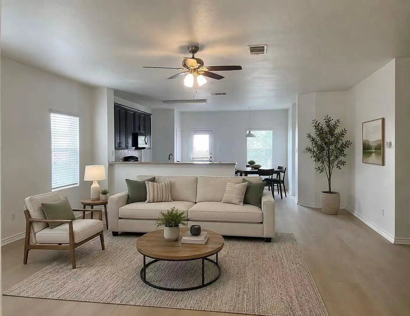 3 bed, 2.0 bath, 1597 sqft, $1,998 — Photo 2