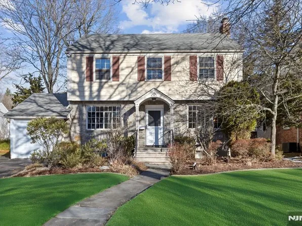 61 Surrey Ln, Tenafly, NJ 07670