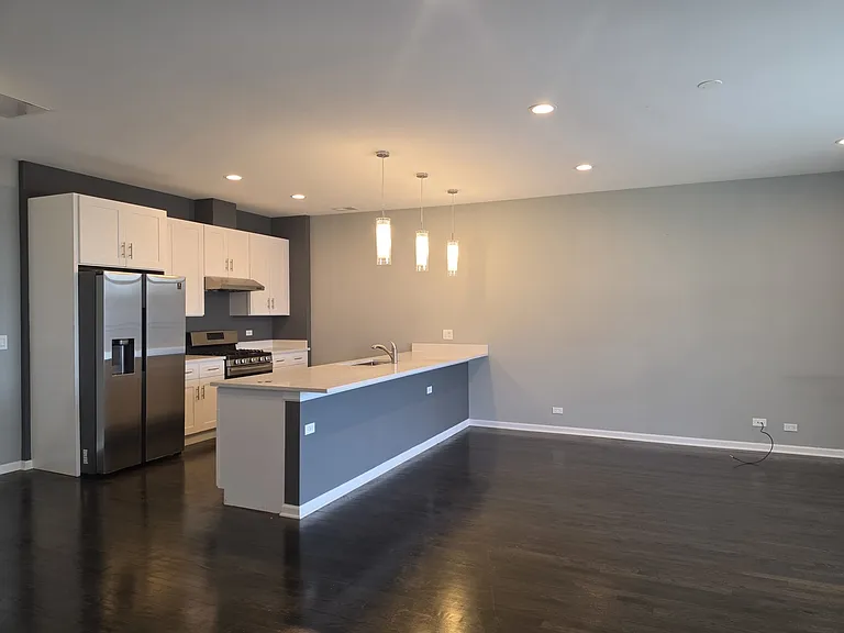 2910 S Archer Ave #3A — Photo 8