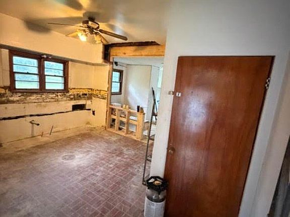 5th image of 809 Beech St