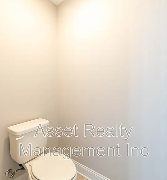 338 Broadberry Ave — Photo 17