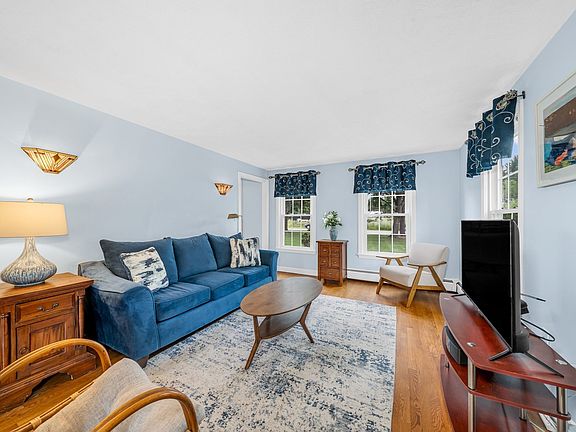 4th image of 90 Lacy St