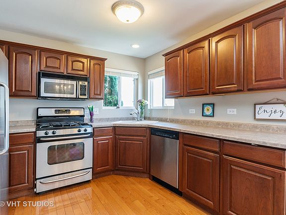 5th image of 1006 Neufairfield Dr