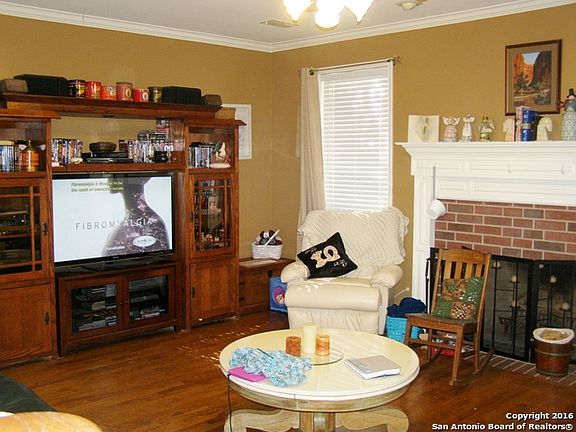 3rd image of 229 Whispering Oaks Dr