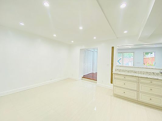 3rd image of 559 48th St #1C