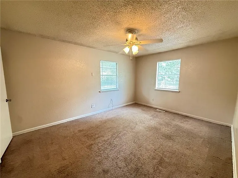 2205 Dogwood Pl — Photo 8