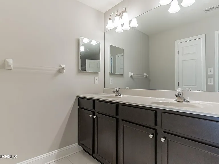 507 Lexington Mews — Photo 18